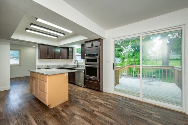 1525 E Virginia Avenue, Des Moines, IA 50320