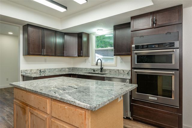 1525 E Virginia Avenue, Des Moines, IA 50320