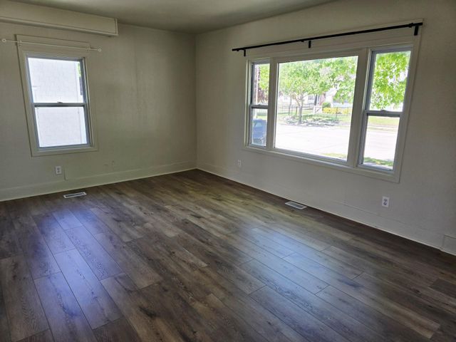 812 2nd Avenue NE, Austin, MN 55912