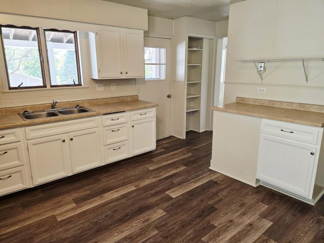 812 2nd Avenue NE, Austin, MN 55912