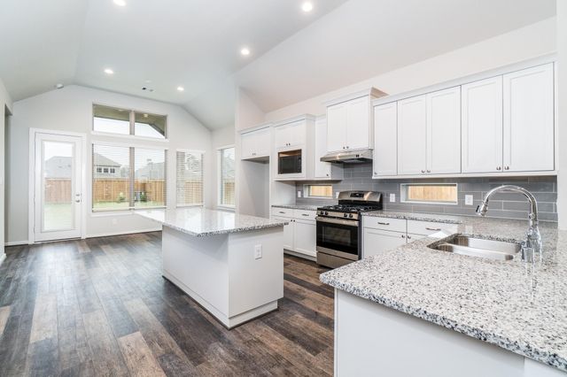 27054 Golden Knoll Drive, Magnolia, TX 77354