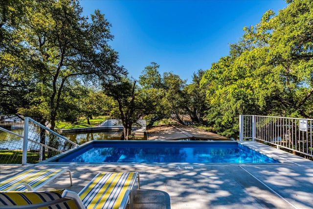 1943 Glencove DR, Kingsland, TX 78639