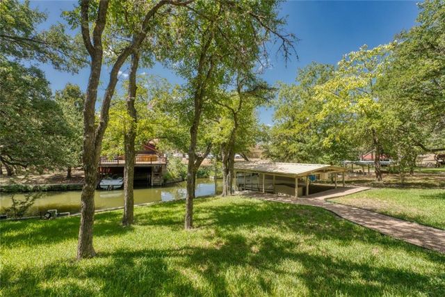 1943 Glencove DR, Kingsland, TX 78639