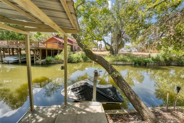 1943 Glencove DR, Kingsland, TX 78639