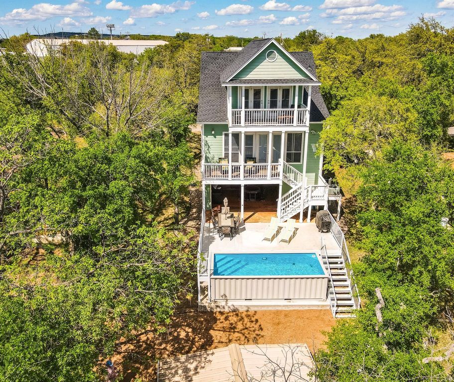 1943 Glencove DR, Kingsland, TX 78639