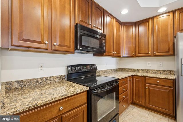 2576 EASTBOURNE DR, Woodbridge, VA 22191