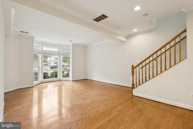 2576 EASTBOURNE DR, Woodbridge, VA 22191