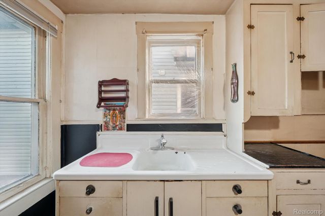 1103 Lansing Street, Detroit, MI 48209
