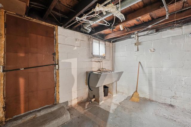 1103 Lansing Street, Detroit, MI 48209