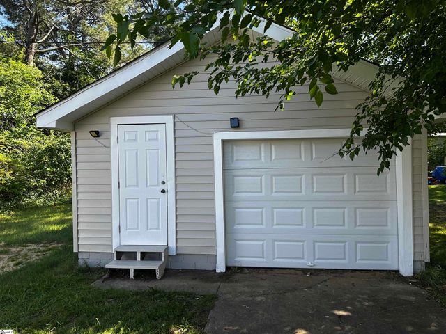 414 E Fairview Avenue, Greer, SC 29651