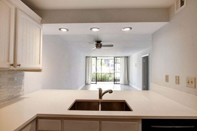11 ROYAL PALM Way 1040, Boca Raton, FL 33432