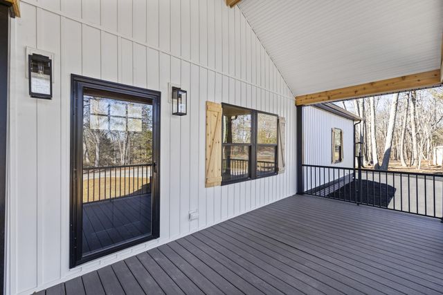 200 Saunders Point RD, Huddleston, VA 24104