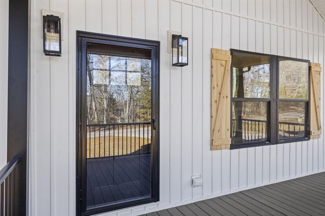 200 Saunders Point RD, Huddleston, VA 24104