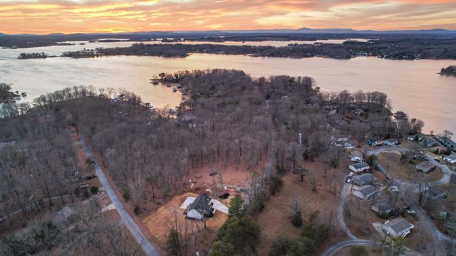 200 Saunders Point RD, Huddleston, VA 24104