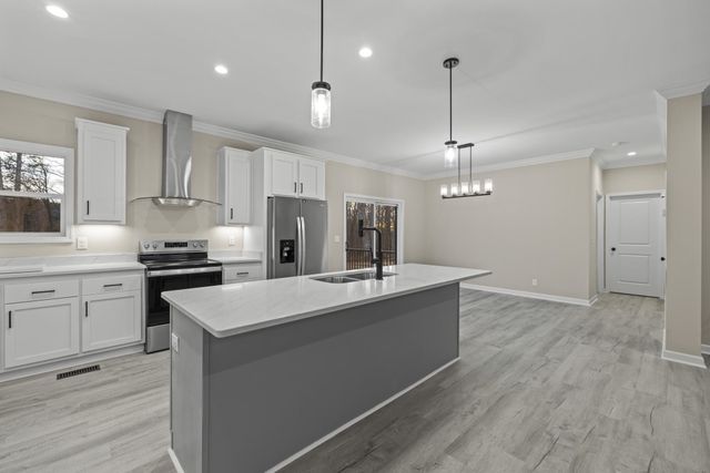 200 Saunders Point RD, Huddleston, VA 24104