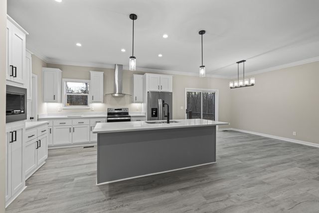 200 Saunders Point RD, Huddleston, VA 24104