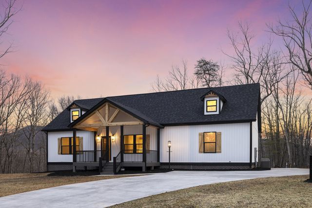 200 Saunders Point RD, Huddleston, VA 24104