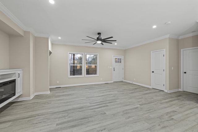 200 Saunders Point RD, Huddleston, VA 24104