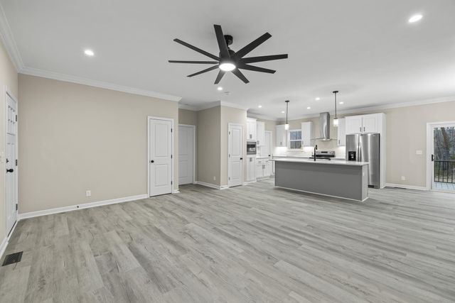 200 Saunders Point RD, Huddleston, VA 24104