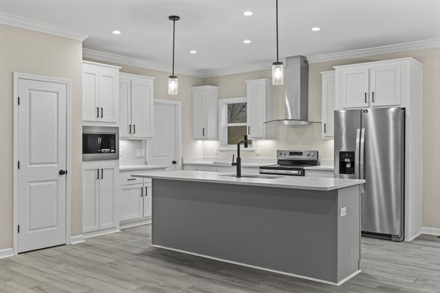 200 Saunders Point RD, Huddleston, VA 24104