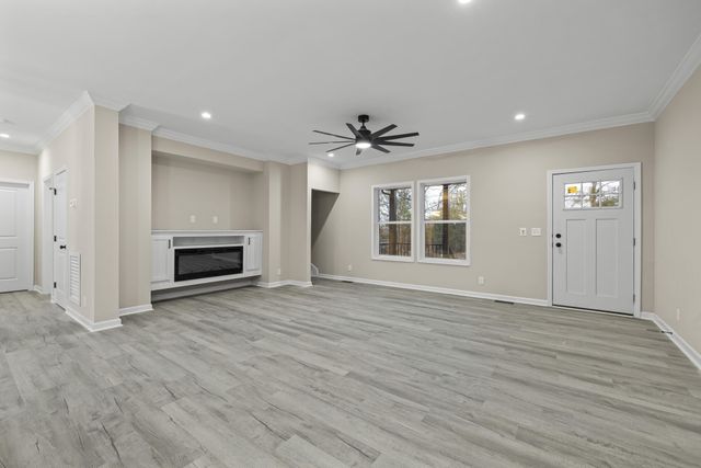 200 Saunders Point RD, Huddleston, VA 24104