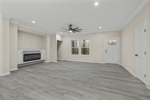 200 Saunders Point RD, Huddleston, VA 24104