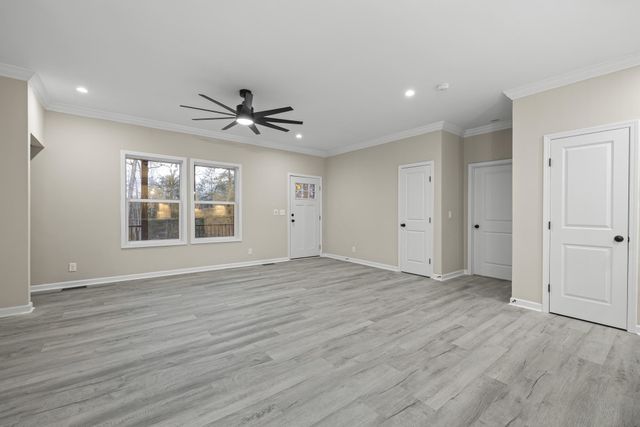 200 Saunders Point RD, Huddleston, VA 24104