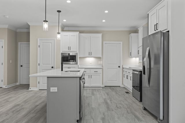 200 Saunders Point RD, Huddleston, VA 24104