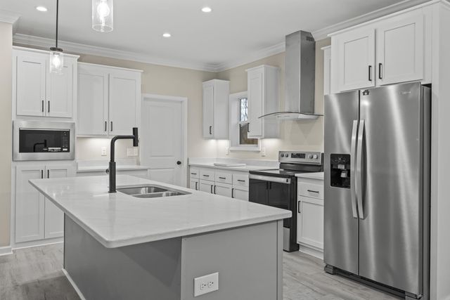 200 Saunders Point RD, Huddleston, VA 24104