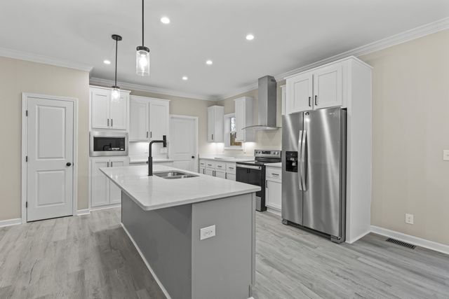 200 Saunders Point RD, Huddleston, VA 24104