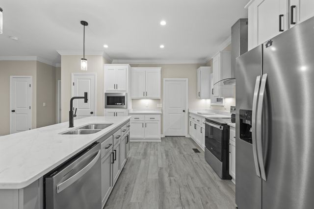 200 Saunders Point RD, Huddleston, VA 24104