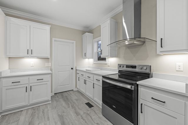 200 Saunders Point RD, Huddleston, VA 24104