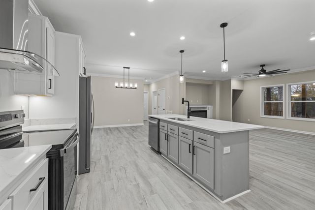 200 Saunders Point RD, Huddleston, VA 24104