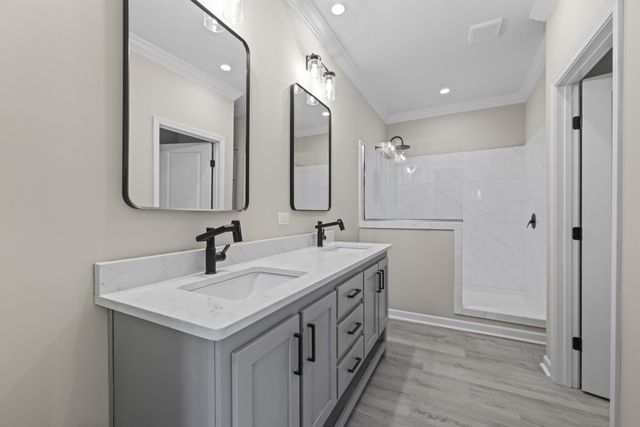 200 Saunders Point RD, Huddleston, VA 24104