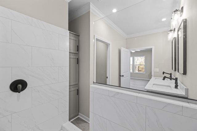 200 Saunders Point RD, Huddleston, VA 24104