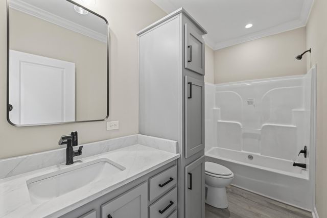 200 Saunders Point RD, Huddleston, VA 24104