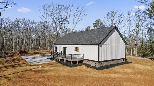 200 Saunders Point RD, Huddleston, VA 24104