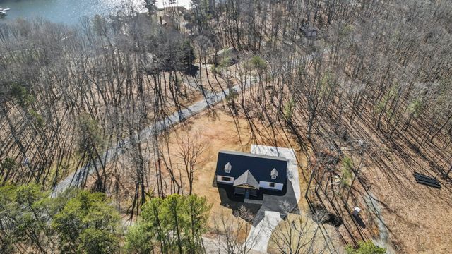 200 Saunders Point RD, Huddleston, VA 24104