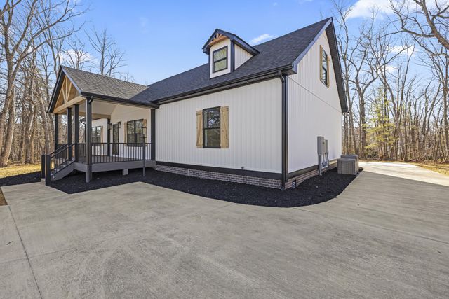 200 Saunders Point RD, Huddleston, VA 24104