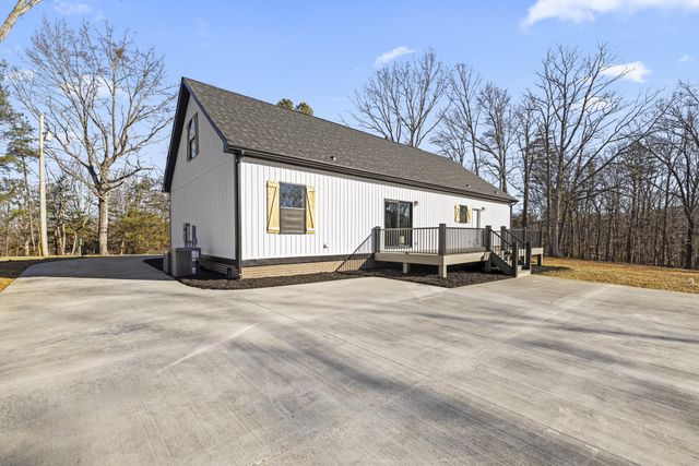 200 Saunders Point RD, Huddleston, VA 24104