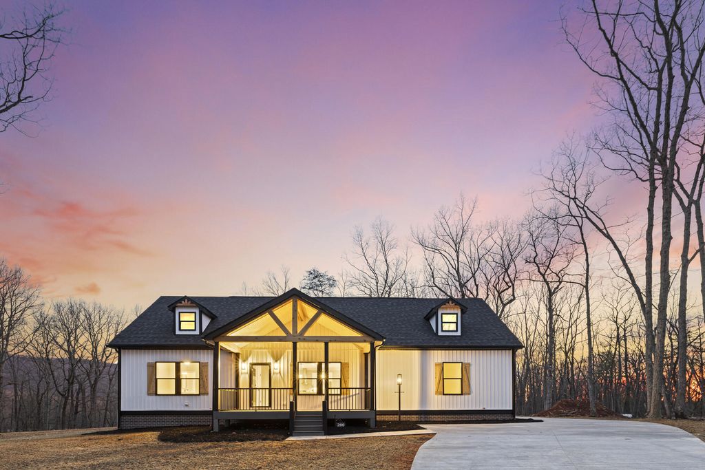 200 Saunders Point RD, Huddleston, VA 24104