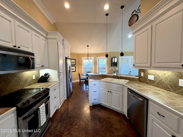 285 Lighthouse Lane, Brandon, MS 39047