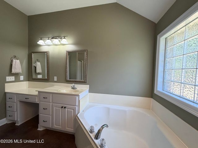 285 Lighthouse Lane, Brandon, MS 39047