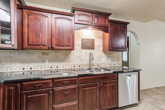 8507 Kenosha Drive, Lubbock, TX 79423