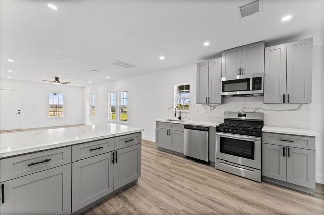 254 Independence Parkway N, Baytown, TX 77520