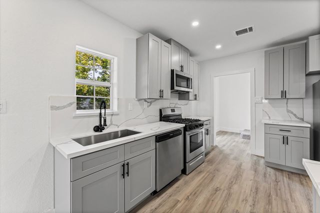 254 Independence Parkway N, Baytown, TX 77520