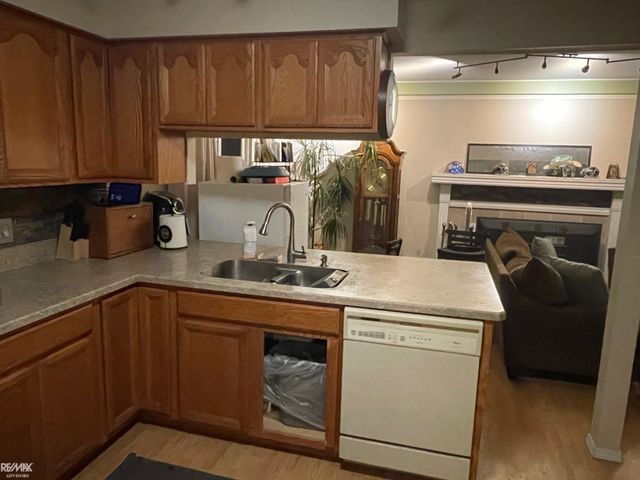 30607 Glenwood Circle, Warren, MI 48088