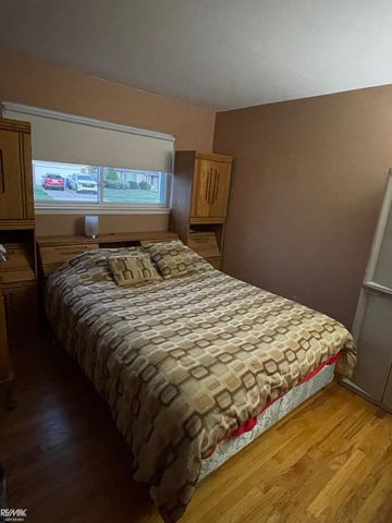 30607 Glenwood Circle, Warren, MI 48088