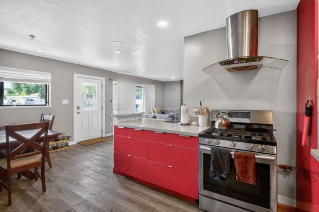 124 Hebard Street, Santa Cruz, CA 95060