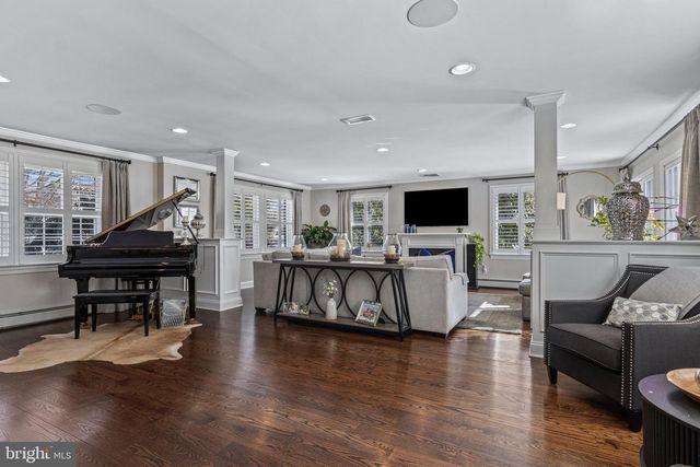 1012 WALTHAM RD, Berwyn, PA 19312